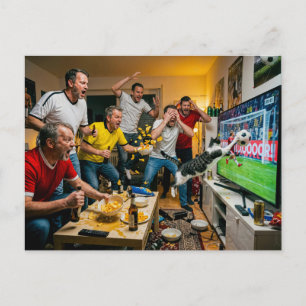 Carte Postale Le chat interrompt la soirée de football