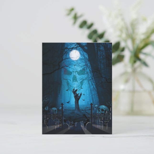 Carte Postale Le crâne dit effrayant Halloween heureux (Debout devant)