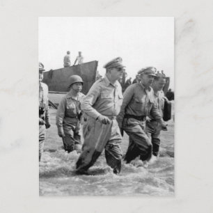 Carte Postale Le général Douglas MacArthur navigue sur terre_Gue