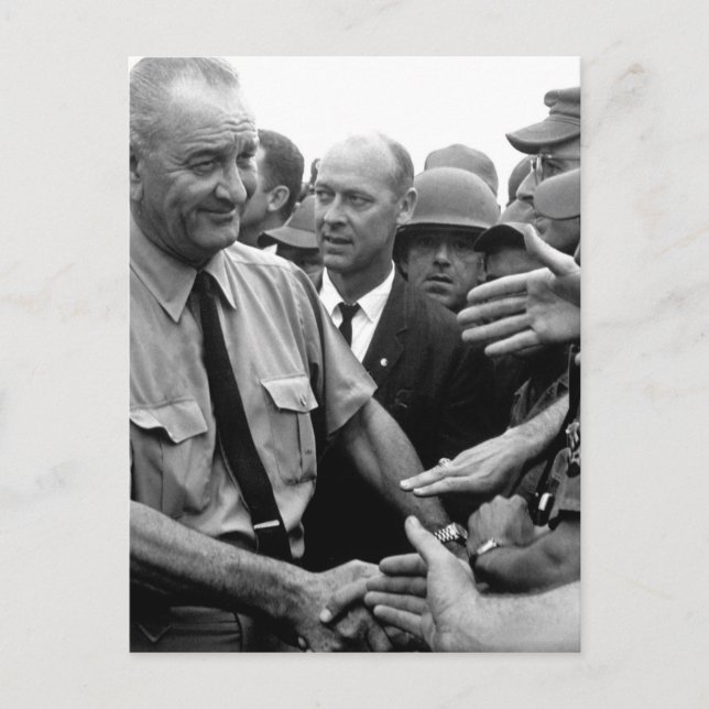 Carte Postale Le président Lyndon B. Johnson salue les troupes a (Devant)