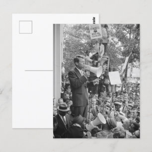 Carte Postale Le sénateur Robert Kennedy en campagne pour le pré