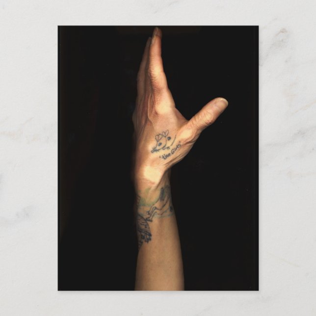 Carte Postale Le tatouage des filles (Devant)