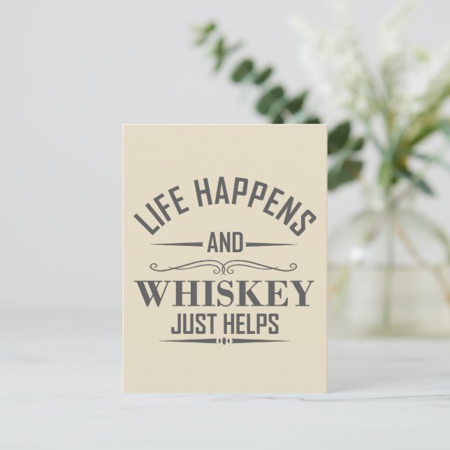 Carte Postale Le whisky aide à boire avec humour, dit les dicton (Debout devant)