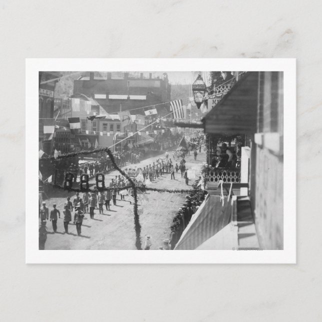 Carte Postale Les citoyens de Deadwood fêtent l'achèvement de 2 (Devant)