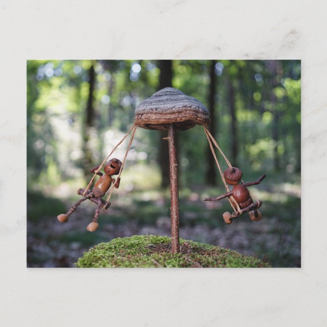 Carte Postale Les elfes d'Acorn jouant sur le carrousel (Devant)
