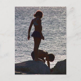 Carte Postale Les enfants jouent le long des rochers, Divi SXM