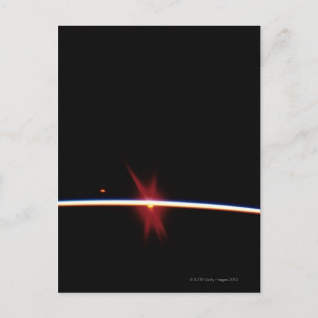 Carte Postale Lever du soleil à l'horizon terrestre (Devant)