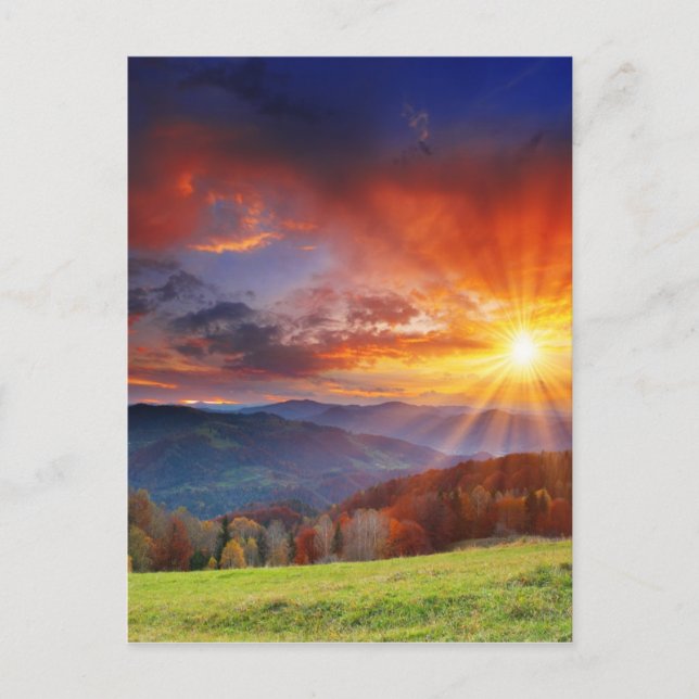 Carte Postale Lever majestueux du soleil dans le paysage de mont (Devant)