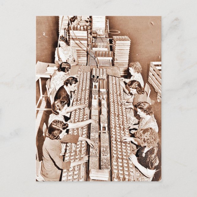 Carte Postale Ligne d'assemblage du Plante de la Défense (Devant)