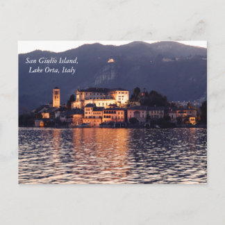 Carte Postale L'île de San Giulio, Lac d'Orta, Italie, au crépus