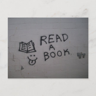 Carte Postale Lire un livre