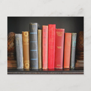Carte Postale Livres classiques sur une étagère