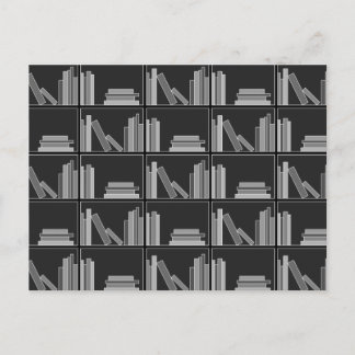 Carte Postale Livres sur Shelf. Gris, noir et blanc.