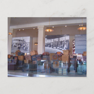 Carte Postale Luggage Ellis Island