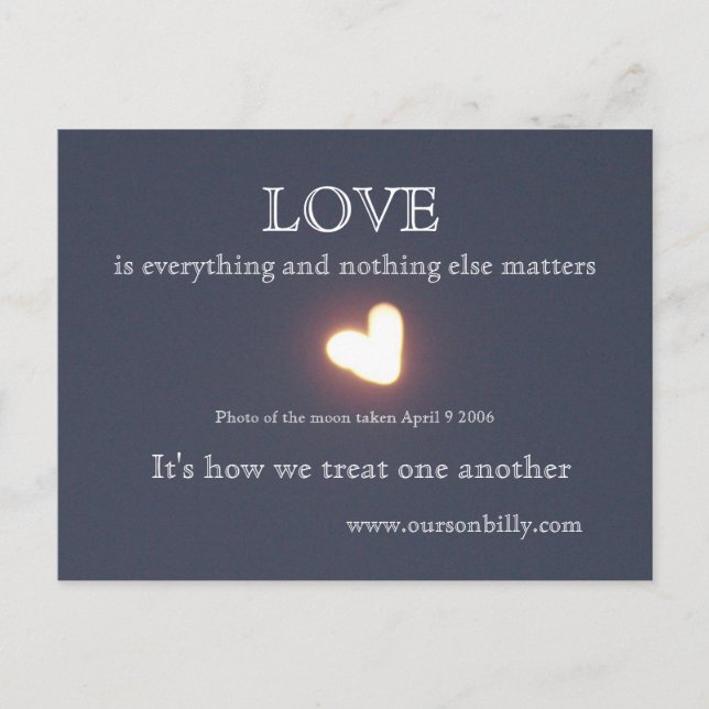 Carte postale Lune en forme de coeur. (Devant)