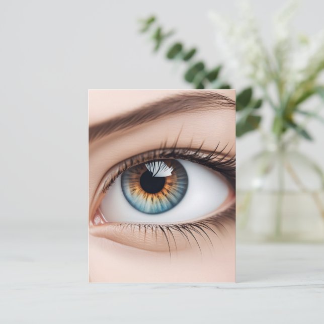 Carte Postale Macro oeil femelle (Debout devant)