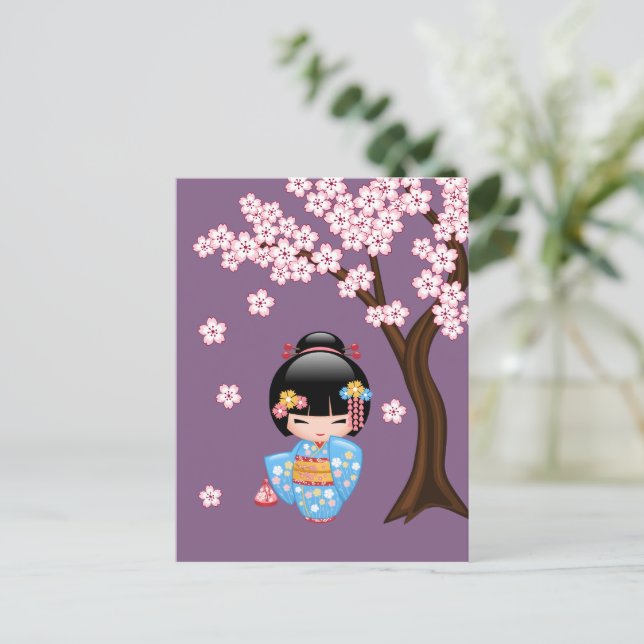 Carte Postale Maiko Kokeshi Doll - Geisha Vous êtes les bienvenu (Debout devant)