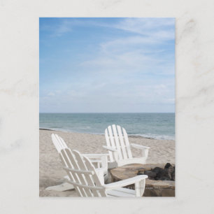 Carte Postale maison en front de mer avec chaises adirondack et