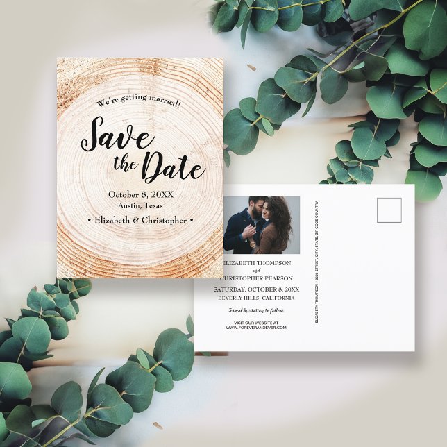 Carte Postale Mariage rustique Enregistrer la photo de la date W (Rustic wedding tree bark background Save the Date Wedding engagement announcement postcard.)