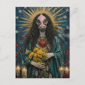 Carte Postale Marie-Madeleine dans un masque à gaz rose