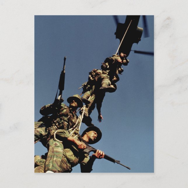 Carte Postale Marines sur un SPIE RIG. un dispositif de corde qu (Devant)