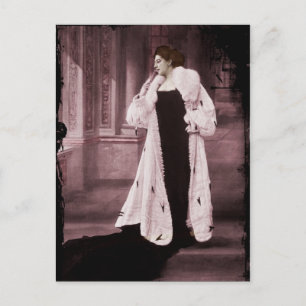 Carte Postale Mata Hari en fourrure blanche
