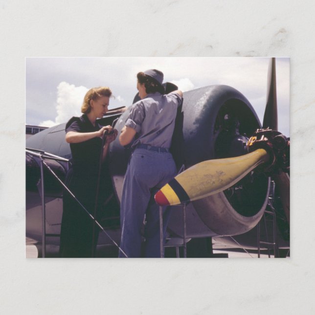 Carte Postale Mécanique de l'aviation féminine de 2ème guerre mo (Devant)
