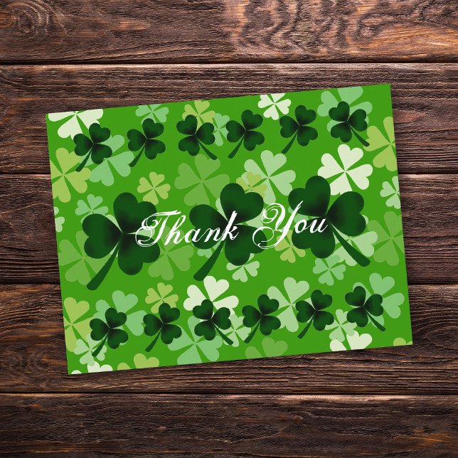 Carte Postale Merci shamrock (Shamrock Thank You Postcard.  Shamrock design with green shade.  Four Leaf Clover background.)