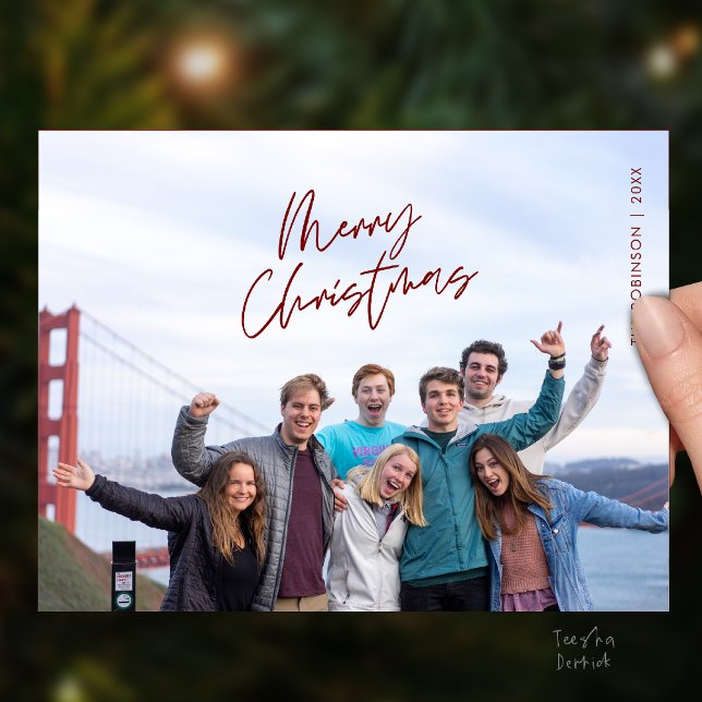 Carte Postale Merry Christmas Family Photo, Modern Minimal (Merry Christmas Family Photo, Modern Minimal Postcard in burgundy wine red theme)