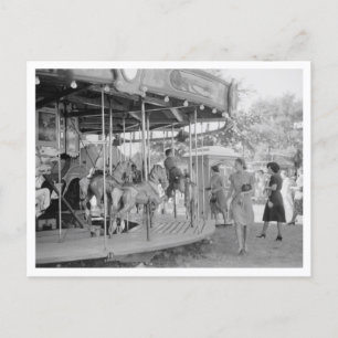 Carte Postale Merry-Go-Round À Mi-Chemin