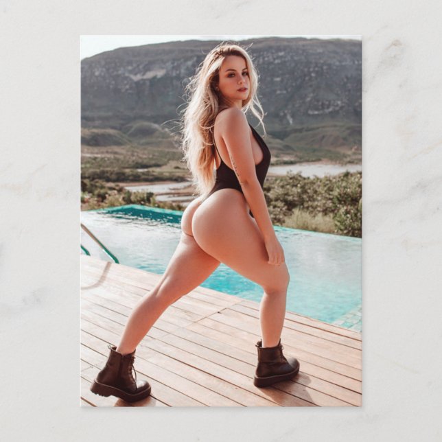 Carte Postale Modèle de fille glamour en minuscule photo bikini  (Devant)