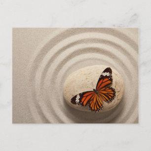 Carte Postale Monarch Butterfly on a Stone in a Zen Garden