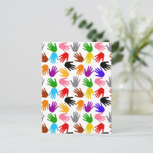 Carte Postale Motif de design d'empreintes de main colorées blan