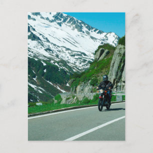 Carte Postale Motocycliste en montagne enneigée photo