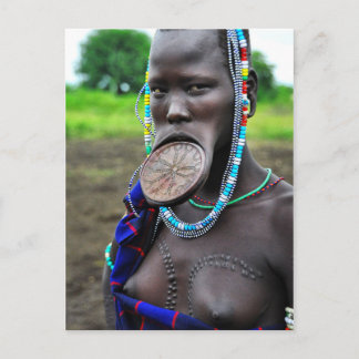 Carte Postale Mursi Femme avec plaque de lèvres et scarification