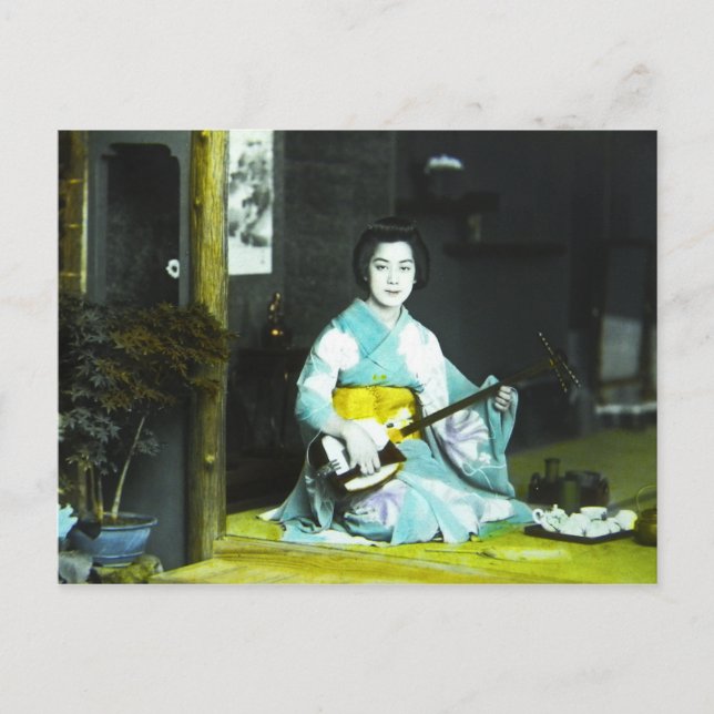 Carte Postale Musicien Japonais Traditionnel De Geisha Servant D (Devant)
