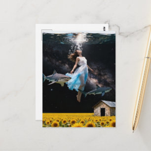 Carte Postale Nage surréaliste avec des requins dans la prairie 