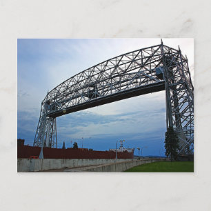 Carte Postale Navire sous le pont de levage