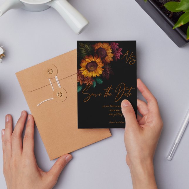 Carte Postale Noir Burnt Orange Monogramme Mariage Enregistrer l (Black Burnt Orange Monogram Wedding Save the Date Postcard)