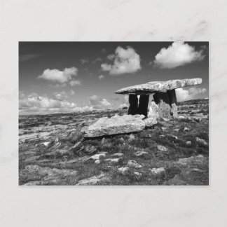 carte postale noire et blanche de Poulnabrone co.c