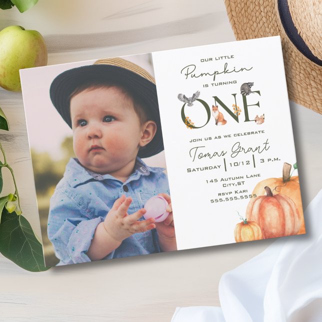Carte Postale Notre petit anniversaire de la première année de l (Our Little Pumpkin Woodland Fall First Birthday Postcard
)