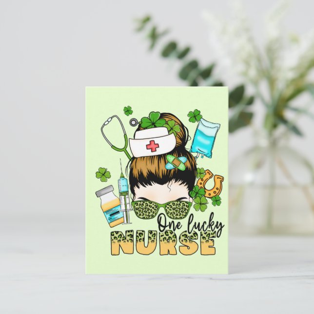 Carte Postale One Lucky Nurse - Messy Bun - St. Patrick’s Day (Debout devant)