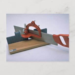 Carte Postale Outils de commerce - Boîte à mitre avec scie