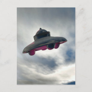 Carte Postale OVNI traversant les nuages