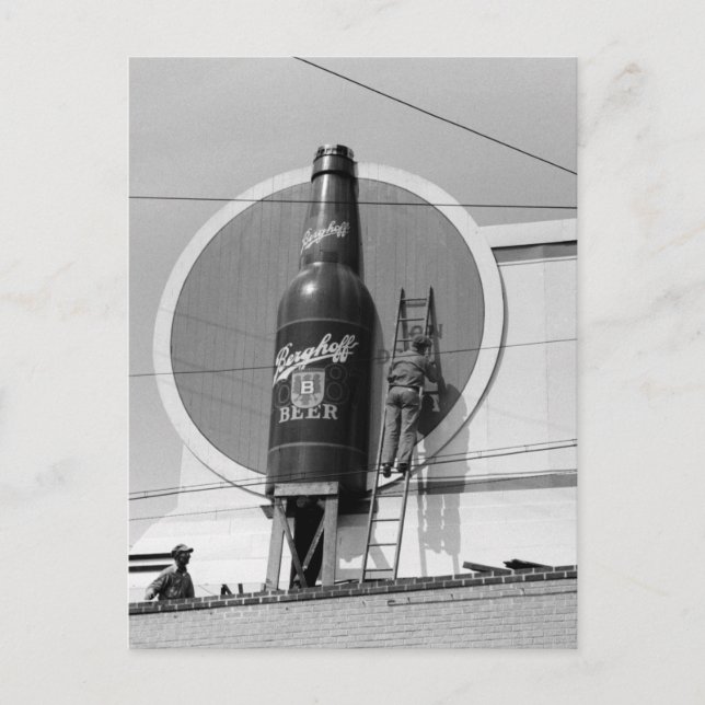 Carte Postale Panneau publicitaire de la bière, 1940 (Devant)