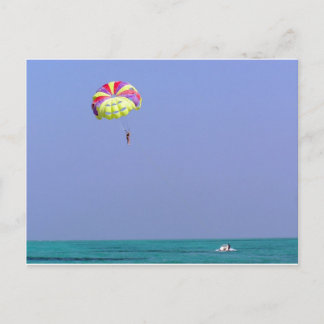 Carte Postale Parachute ascensionnel sur l'eau bleue