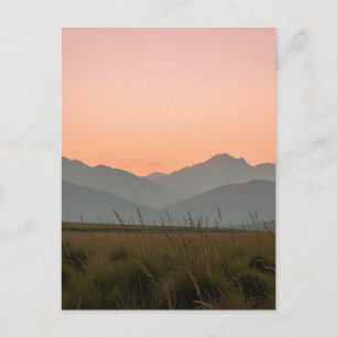 Carte Postale Paysage de montagnes d'herbe sauvage au coucher de