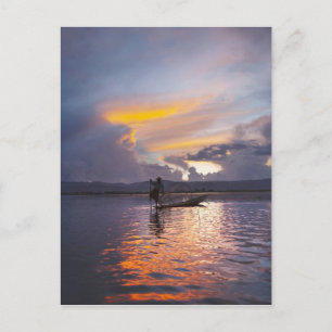 Carte Postale Pêche à la jambe de pêcheur avec filet