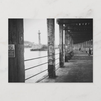 Carte Postale Pêcheurs sous le pilier de Whitby, Whitby, nord