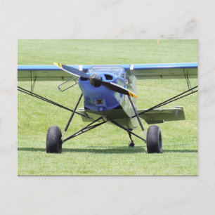 Carte Postale Petit Avion Garé Sur L'Herbe